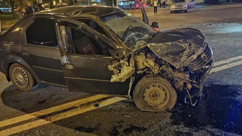 Водитель Mercedes спровоцировал аварию в Тверской области