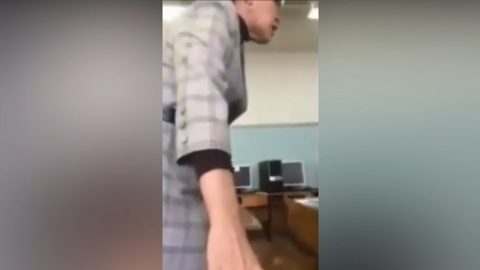 "За базар будешь отвечать!": учительница отчитала восьмиклассника за украденный хлеб