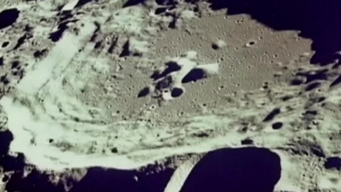 Невероятно: на залитой солнцем поверхности Луны обнаружили воду