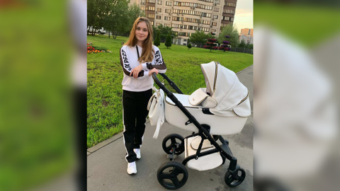 Четыре месяца: Юлия Липницкая впервые показала лицо своей дочки