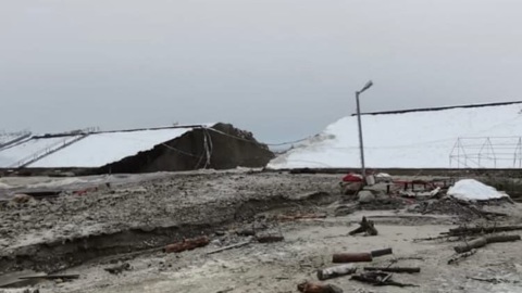 После аварии на ГЭС в Кемь попало не менее 600 литров трансформаторного масла
