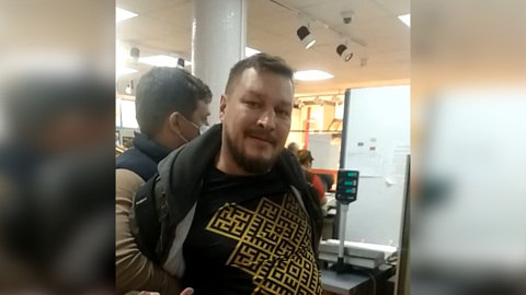 Отказавшийся надеть маску покупатель устроил драку в московском магазине. Видео