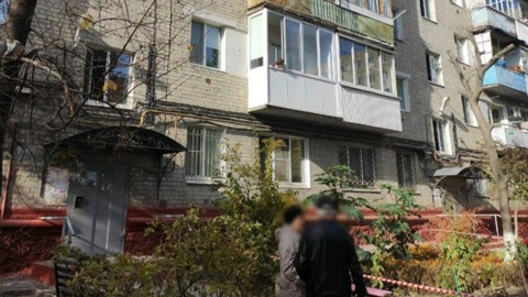 В Саратове задержана женщина, выбросившая двух дочерей из окна
