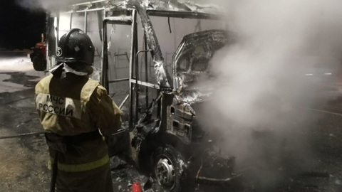 Два автобуса сгорели минувшей ночью в Благовещенске