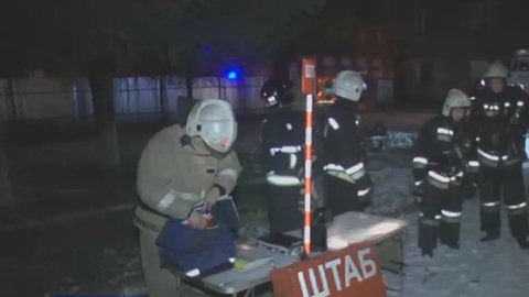 Спасатели потушили крупный пожар в заброшенном общежитии в Екатеринбурге