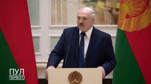 Лукашенко: 80% полномочий президента можно передать без ломки конституции