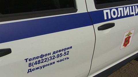 В Твери двое мужчин обокрали соседку по лестничной клетке