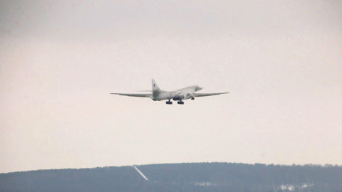 Ракетоносец Ту-160М с новыми двигателями впервые поднялся в воздух