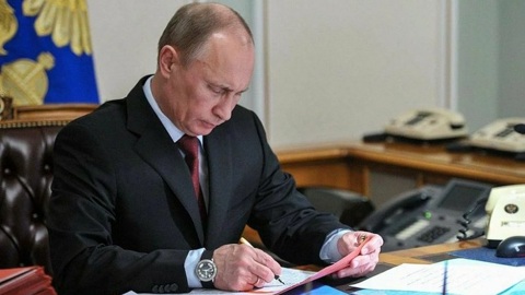 Владимир Путин присвоил почётные звания шестерым новосибирцам
