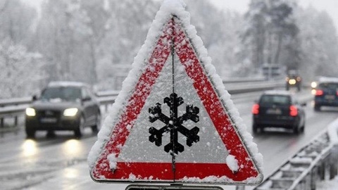 Из-за застрявшего на трассе М5 грузовика возникла огромная пробка