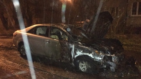 Очередной автомобиль стал жертвой неизвестных поджигателей в Вологде
