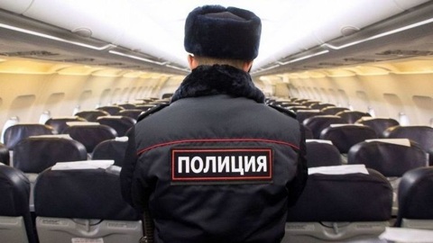 Пьяного авиадебошира сняли с рейса из Благовещенска в Новосибирск