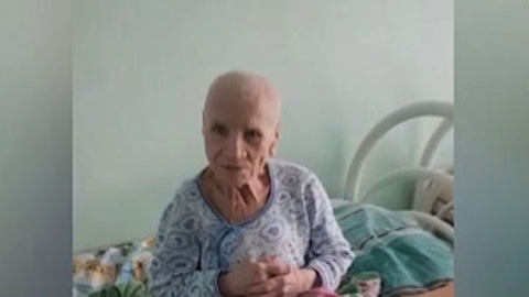 В Татарстане женщина заставляла пожилую мать спать на досках и кормила гнилой едой