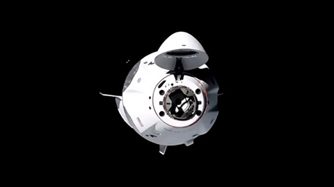 Грузовой Dragon отстыковался от МКС