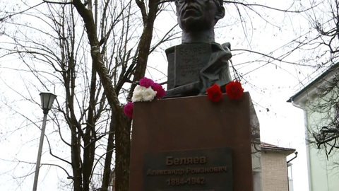 В Смоленске открыли первый в мире памятник писателю-фантасту Александру Беляеву
