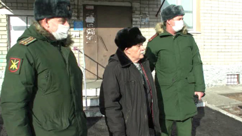 94-летнего ветерана из Белогорска поздравили с Днем ракетных войск и артиллерии