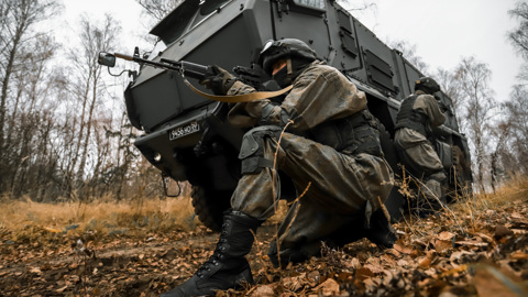 Военные досрочно получили 18 тысяч комплектов экипировки "Ратник"