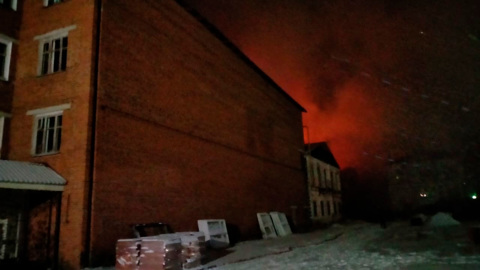 В Ивановской области тушат крупный пожар на льнокомбинате
