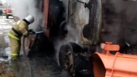 В Гусь-Хрустальном районе сгорел снегоуборочный "КамАЗ"