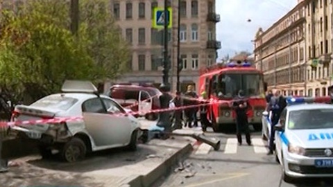 Водитель такси, задавивший женщину на глазах у детей, получил условный срок
