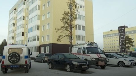 В Муравленко из окна 6 этажа выпал мужчина