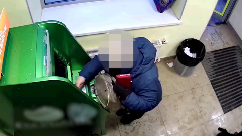 Мурманчанке грозит тюрьма за кражу денег из банкомата