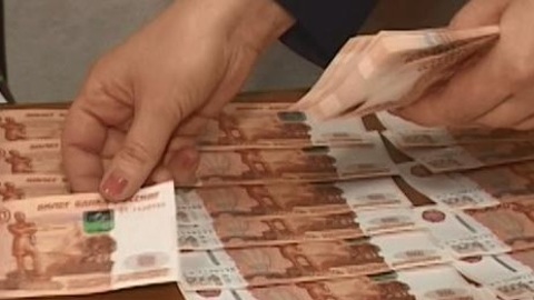 Пенсионерка хотела помочь внуку попасть в престижный вуз и потеряла 3 млн рублей