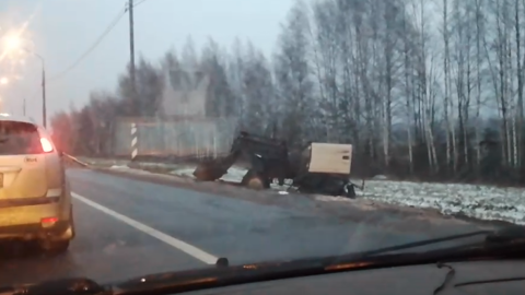 Под Тверью в аварии со снегопогрузчиком погиб мужчина