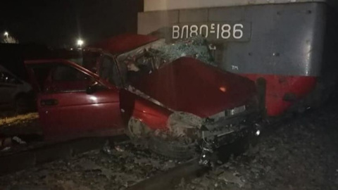 В Краснодарском крае "Лада" попала под поезд