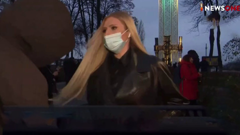 В Киеве в прямом эфире напали на журналистку NewsOne