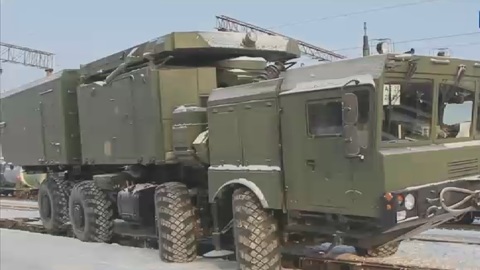 Зенитный ракетный комплекс С-400 "Триумф" доставили на Урал