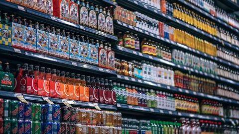 В Липецке из холодильника украли 49 бутылок газировки