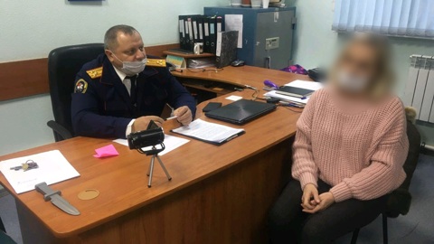 Подозреваемая в убийстве матери и ребенка сняла с карты 70 тысяч рублей
