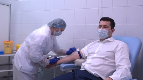 Глава Калининградской области принял участие в тестировании вакцины от COVID-19