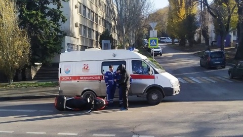 В Севастополе мотоциклист врезался в скорую помощь