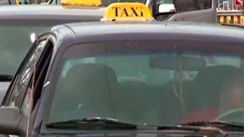 На линию помощи медикам Калуги выехало 15 автомобилей такси