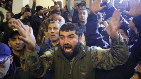 В Ереване начались задержания и столкновения