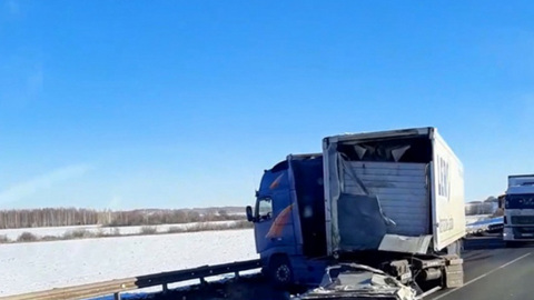 В Самарской области на трассе сложилась грузовая фура