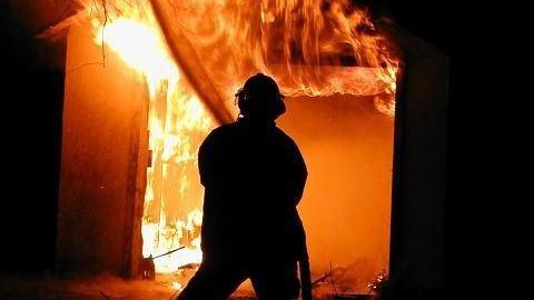 Два частных дома сгорели в Приморье за сутки