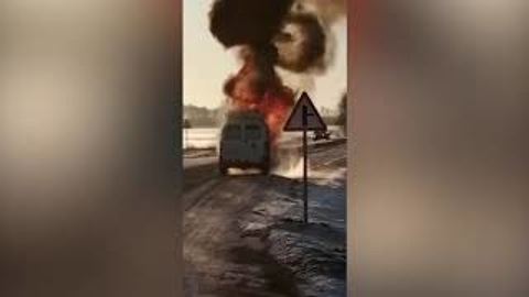 В омском поселке по дороге на вызов сгорела скорая помощь