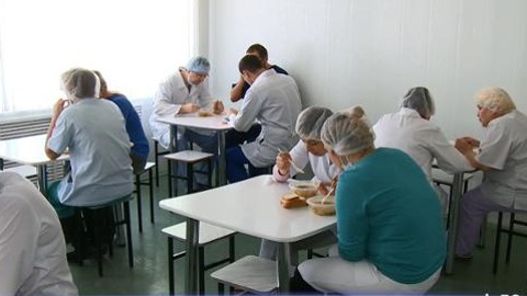 В Пензе медики из "красной зоны" начали получать горячие обеды