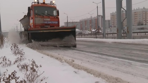 Снегопад осложнил дорожную ситуацию в Красноярске
