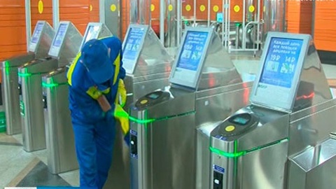 В петербургском метро проводят усиленную дезинфекцию