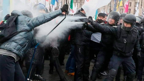 В Киеве полиция избила противников карантина
