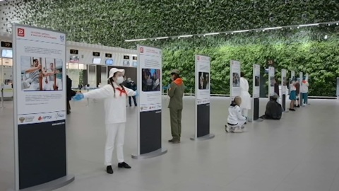 В столице Крыма открыли фотовыставку к 95-летнию "Артека"