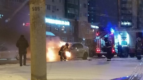 В Воронеже таксист устроил массовое ДТП и сбежал из горящей машины