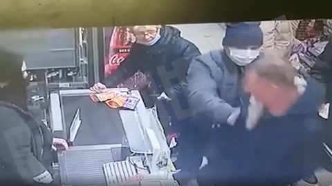 В Питере покупатель без маски погиб после конфликта в магазине