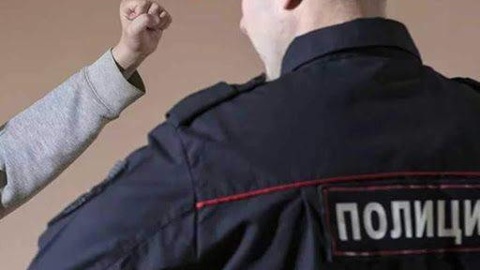 Грозит реальный срок: приморец обругал и ударил полицейского