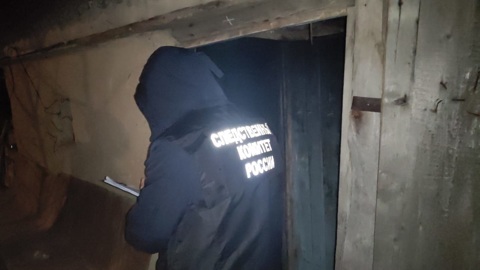 В Саратовской области в бане нашли труп мужчины с кровоподтеками