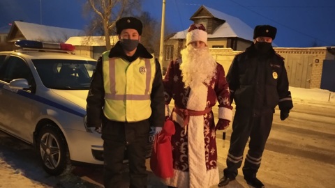 В Марий Эл Дед Мороз помогает патрулировать дороги